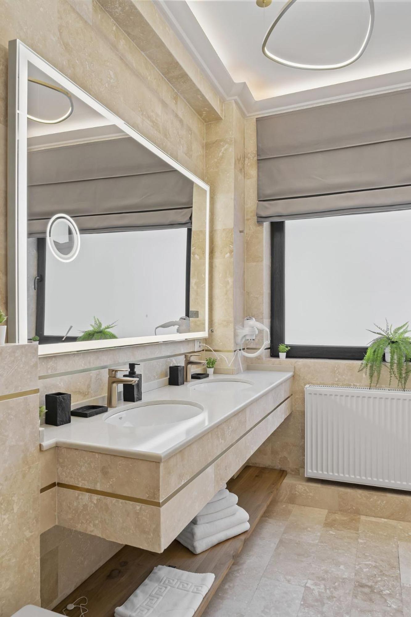 Central Two Rooms Apartment The Paradise Of Lights Bucarest Exterior foto